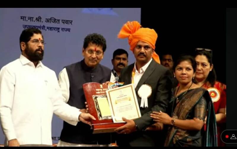 Awarded Maharashtra Govt. Ideal Teacher Award to JD Patil