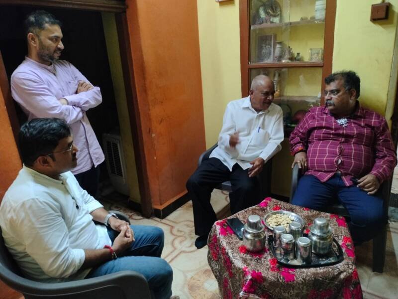 Guardian Minister Ravindra Chavan paid a consolatory visit to senior BJP leader Dada Belnekar’s residence