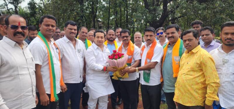 Former Sarpanch of Wargaon village Eknath Kokate returns to BJP, joins MLA Nitesh Rane