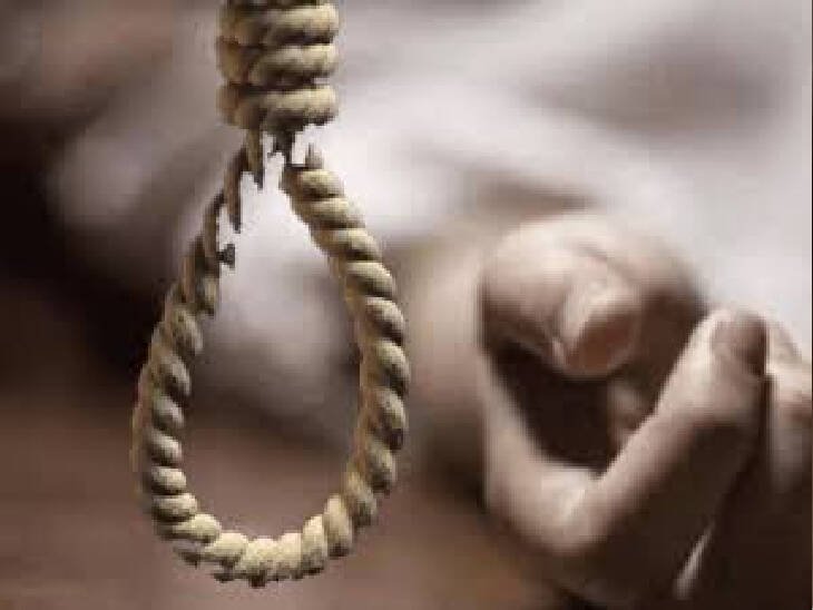 Unidentified body hanged in Amboli