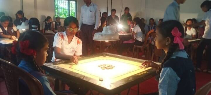 Congratulations.!- Astha Abhimanyu Londhe of Milagris second in district level carrom competition. ; Kolhapur will play in the regional tournament, congratulations from all levels..