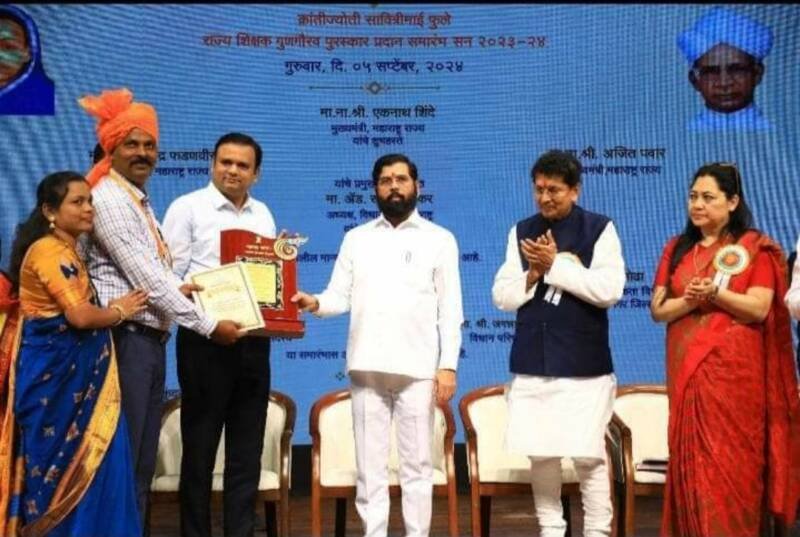 Dodamarg High School teacher Ananda Bamnikar was awarded Maharashtra State Ideal Teacher Award