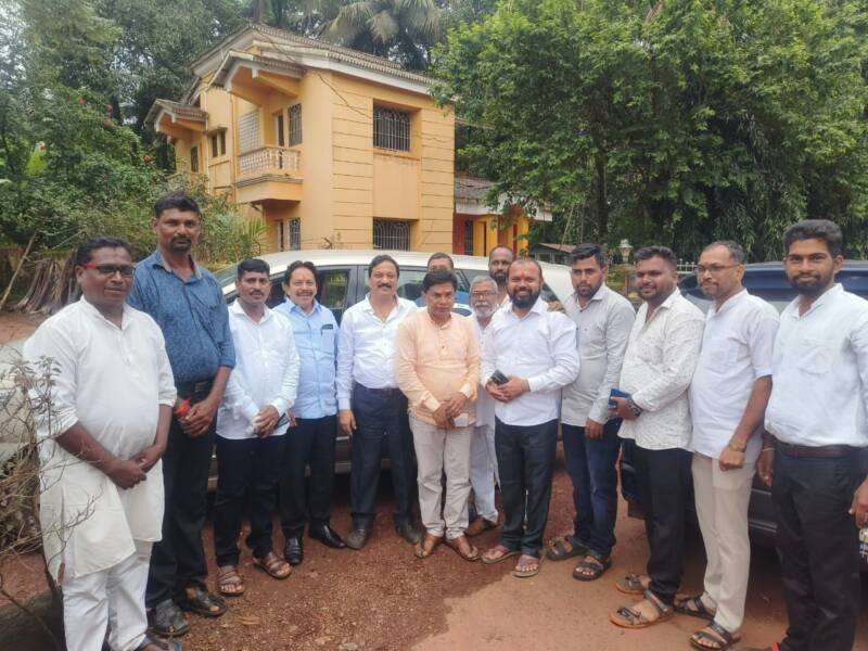 Former MLA Parshuram Uparkar and Sandesh Parkar met face to face during Ganpati Bappa darshana in Dodamarg.