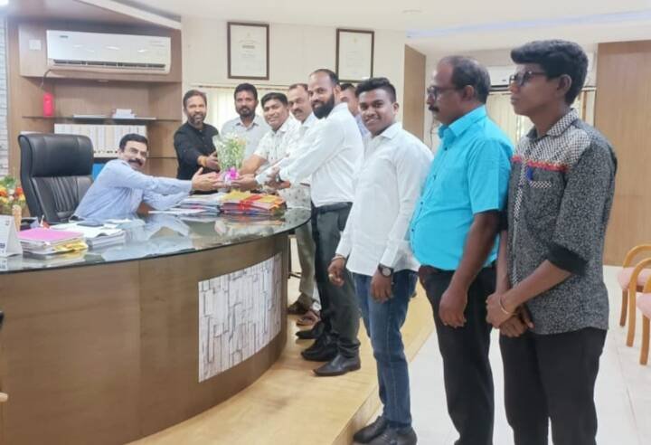 The MNS delegation paid a goodwill visit to the new collector